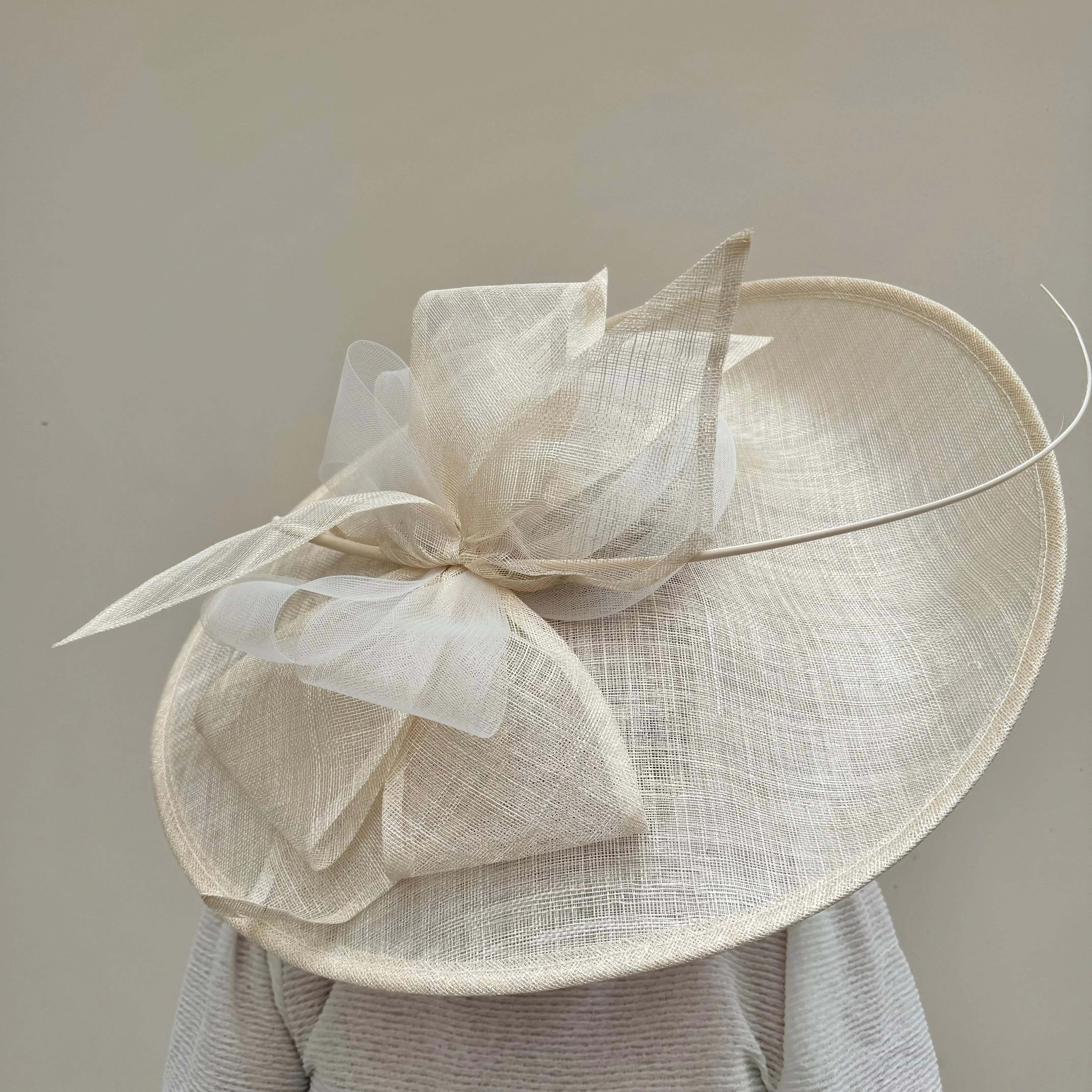 Max and Ellie GD8 Ivory Large Hatinator
