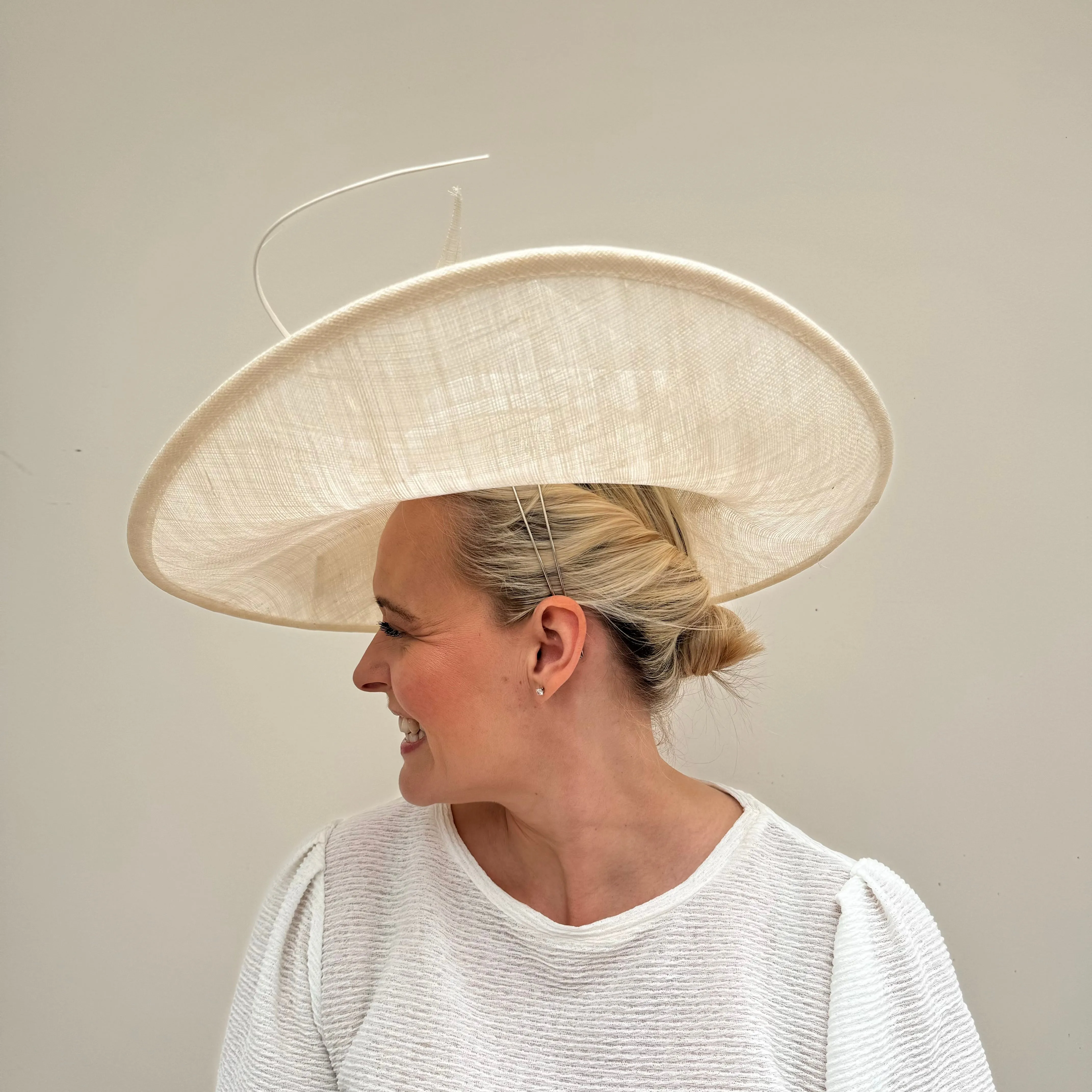 Max and Ellie GD8 Ivory Large Hatinator