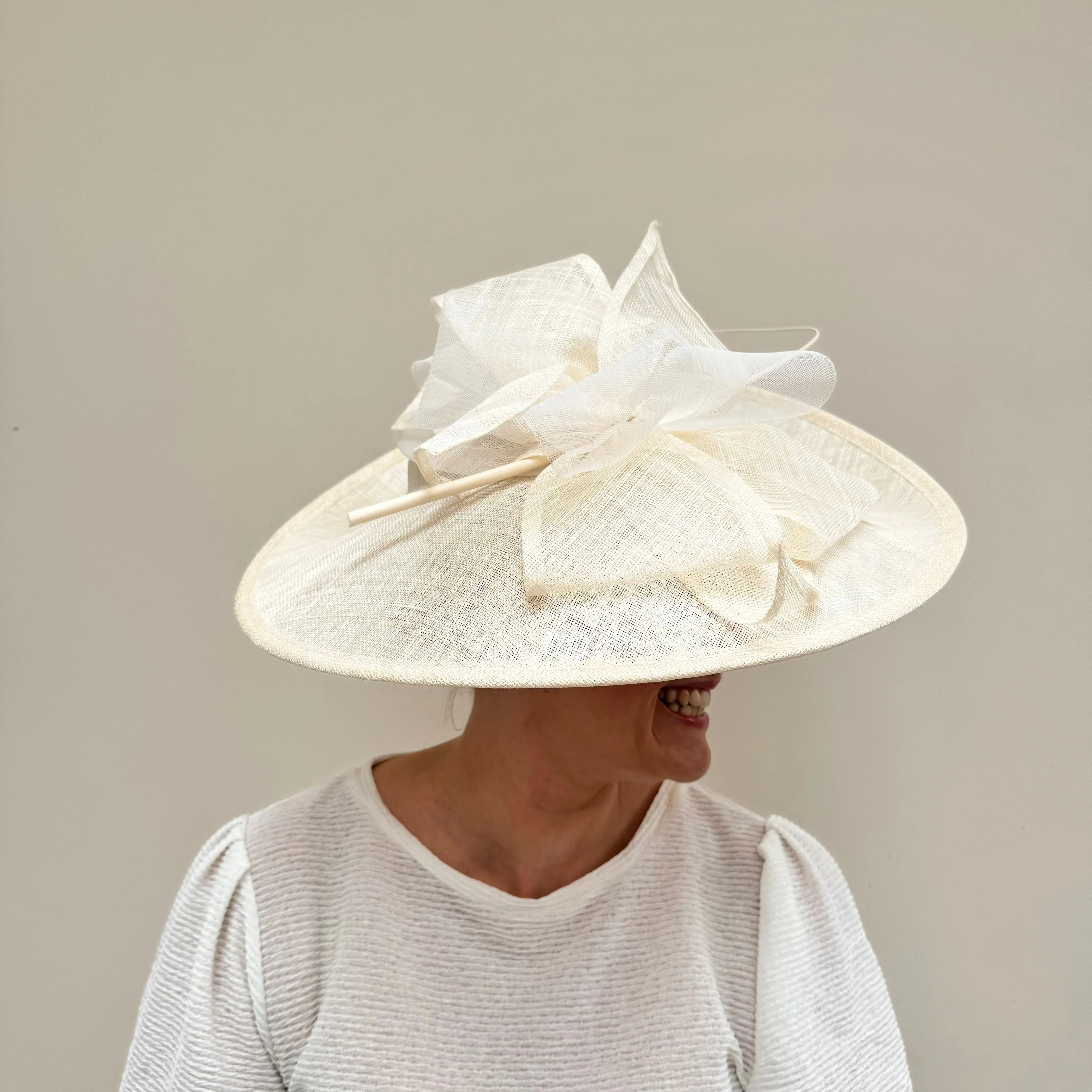 Max and Ellie GD8 Ivory Large Hatinator