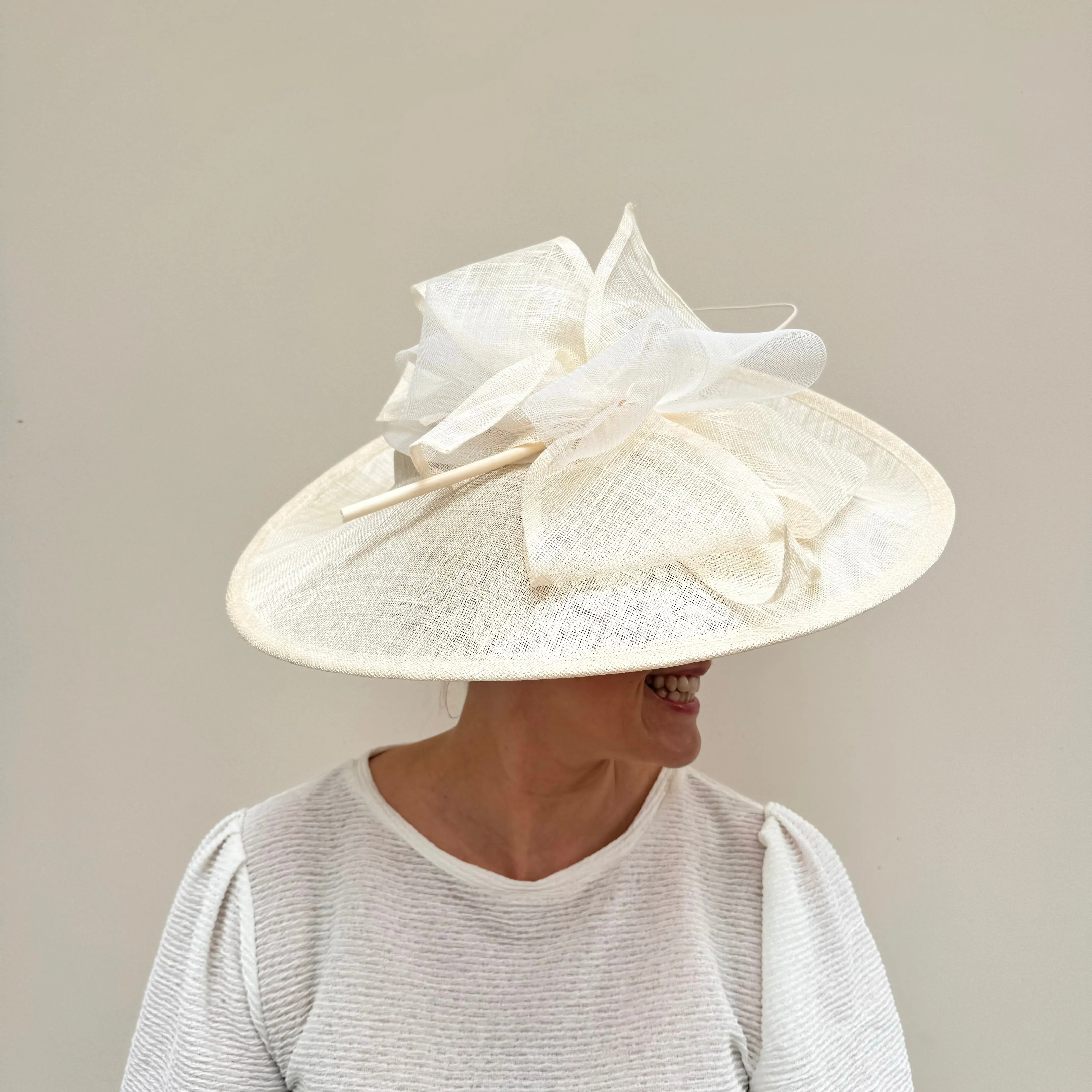 Max and Ellie GD8 Ivory Large Hatinator