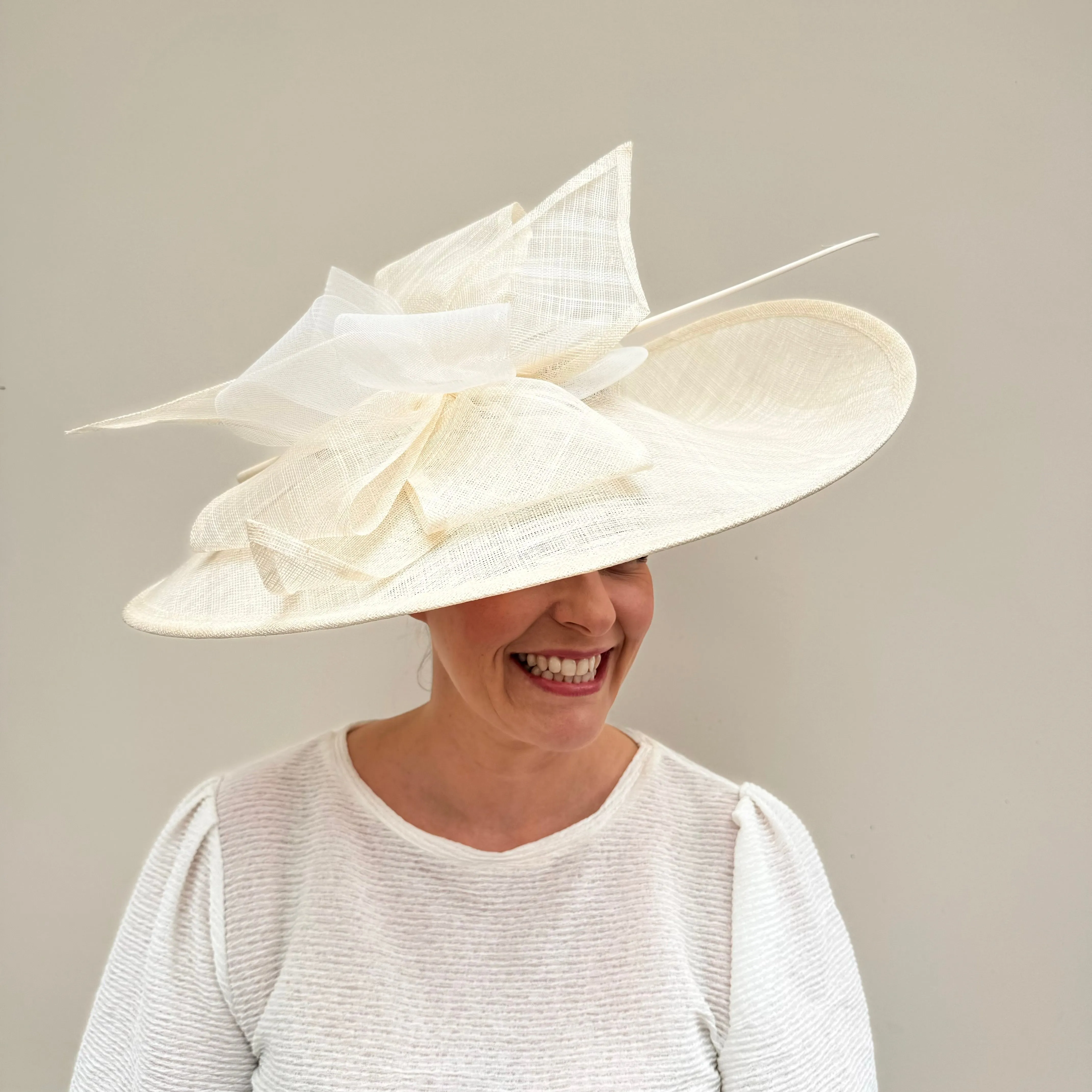 Max and Ellie GD8 Ivory Large Hatinator